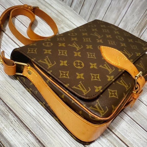 Louis Vuitton Cartouchiere 26 GM Crossbody - Picture 3 of 16